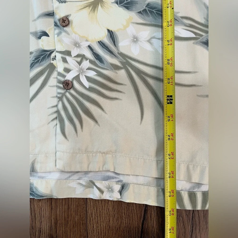 Tommy Bahama Men's XL Silk Hawaiian Shirt Floral Hibiscus Palm Leaf Camp Cream‎